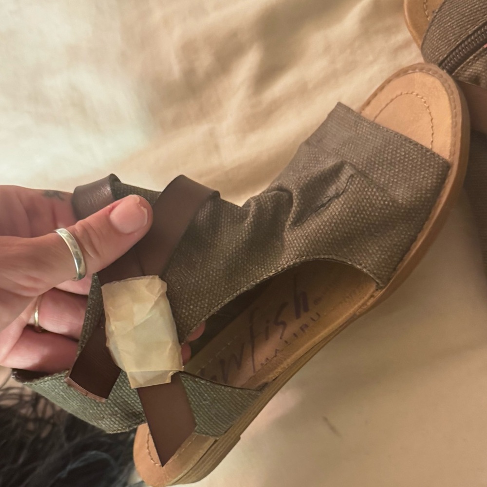 NWT Blowfish Tan and Brown Sandals - Picture 4 of 6